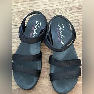 Skechers yoga foam sandals‎ size 8
